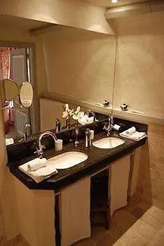 Couette-café Auberge De Klasse 4*