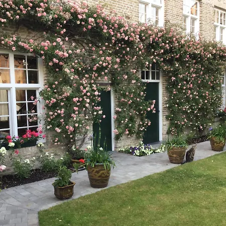 Couette-café Auberge De Klasse 4*